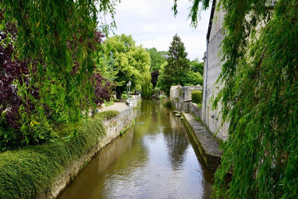 Le Bourg Bed and Breakfast Asnieres-en-Bessin Eksteriør billede