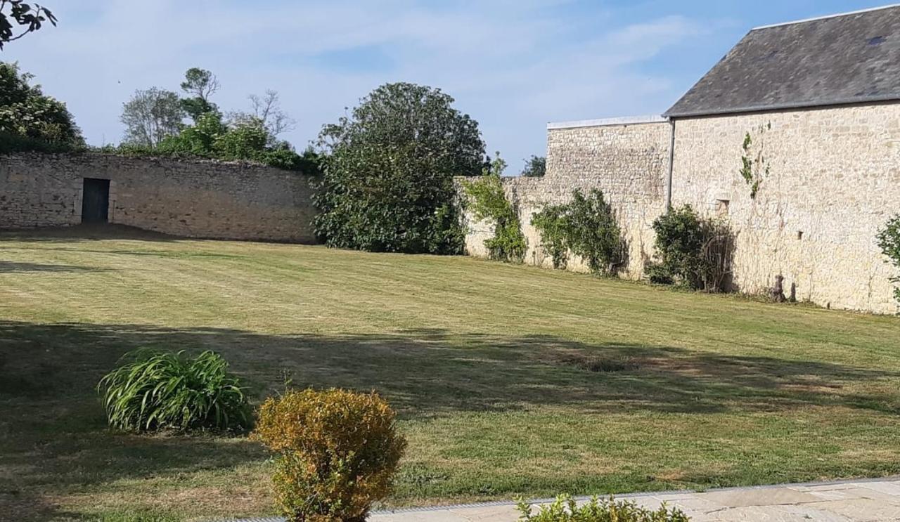 Le Bourg Bed and Breakfast Asnieres-en-Bessin Eksteriør billede