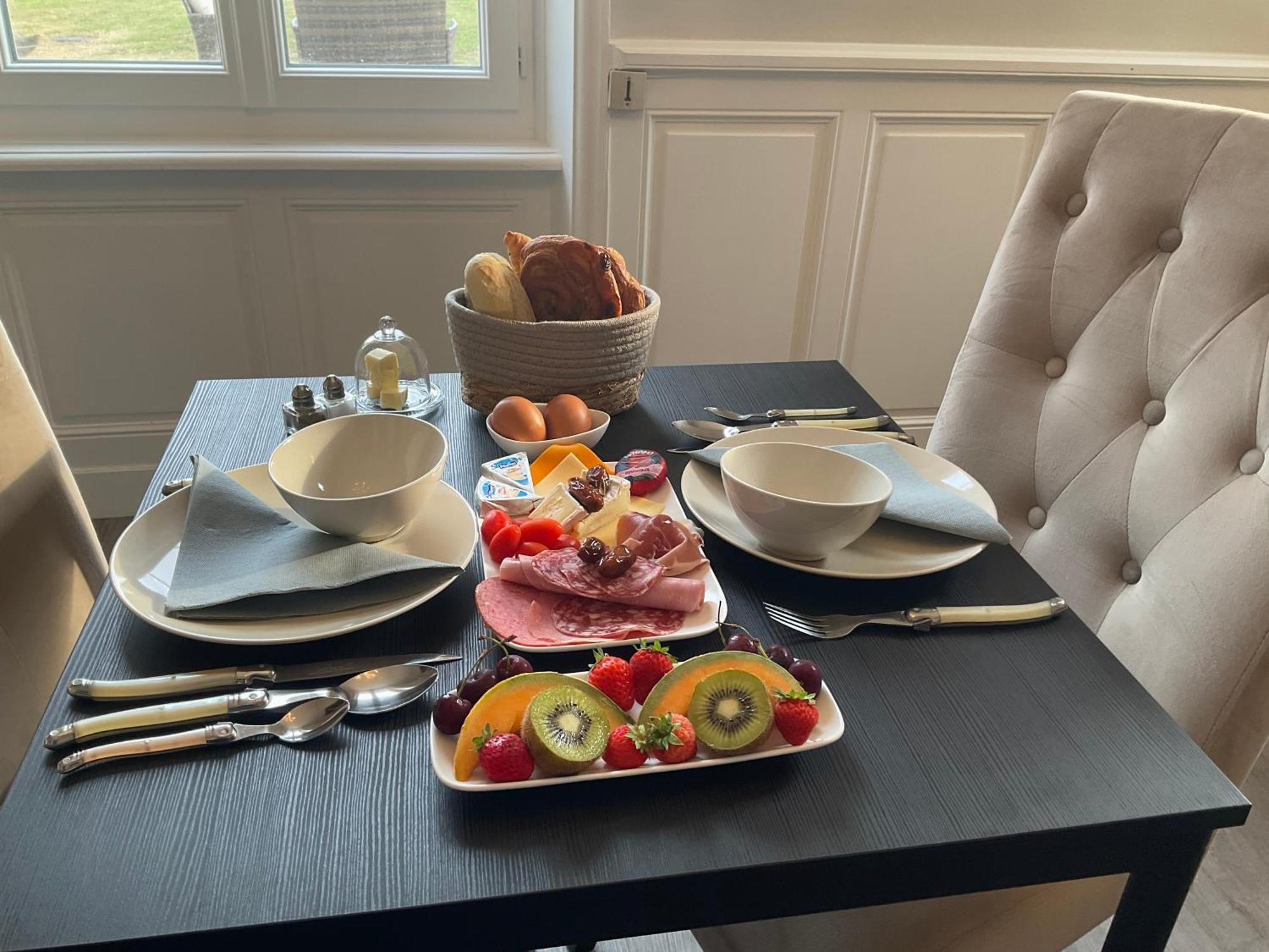 Le Bourg Bed and Breakfast Asnieres-en-Bessin Eksteriør billede
